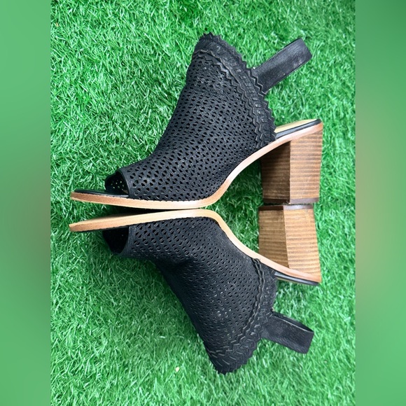 Vince‎ Camuto Ladies Sandals - Picture 1 of 5